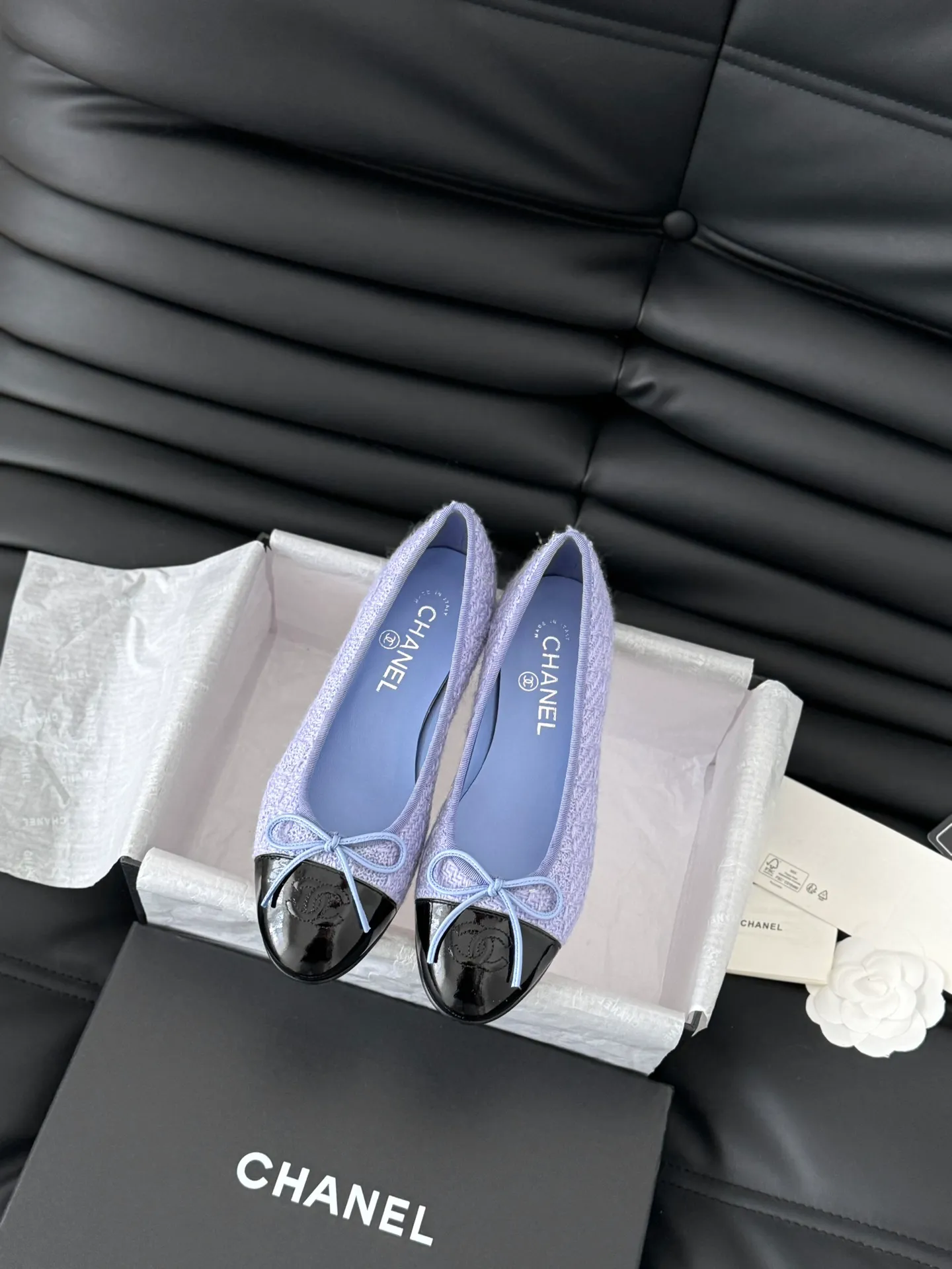 👟👟Ex-factory price 480👟👟 Purchasing-grade Chanel new color ballet shoes, original 1:1 replica, a classic among classics, perfect whether paired with trousers or skirts. The small round toe design is very good at modifying the foot shape, a must-have for little fairies! Heel height: 2.5cm Size: 35-41 (40/41/42/43 customized, non-refundable)